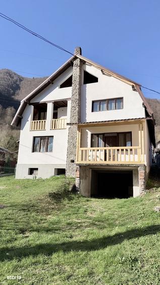 Casă cu 4 camere în Proieni