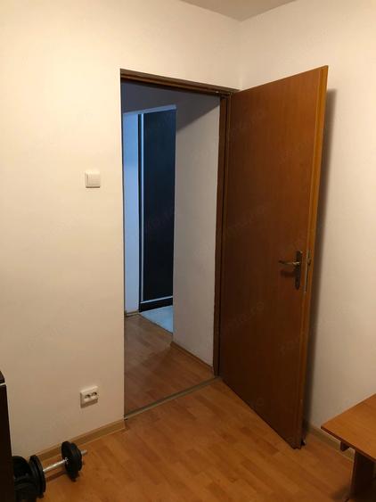 Apartament cu 4 camere semidecomandat în Ferentari