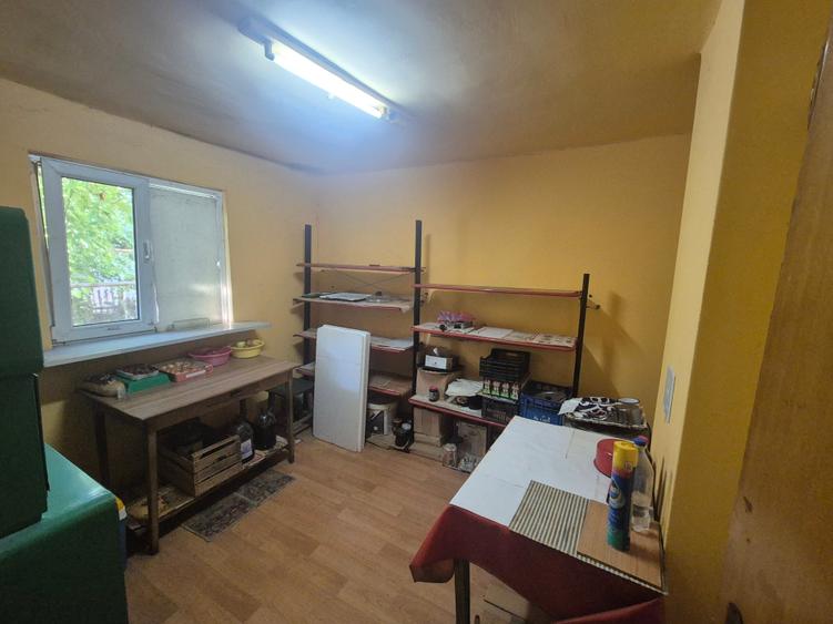 Casă individuală cu 6 camere cu Canalizare în Rahova
