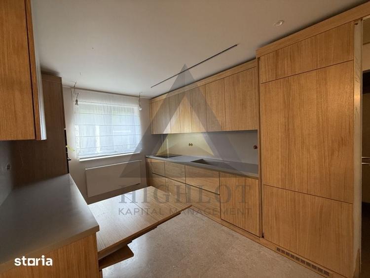 Casă cu 5 camere cu Teren 453 Mp în Central