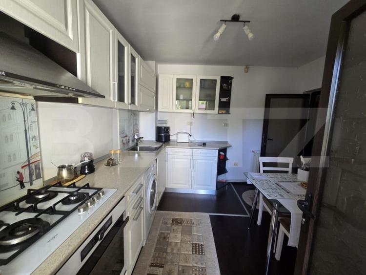 Apartament cu 3 camere decomandat în Micro 5