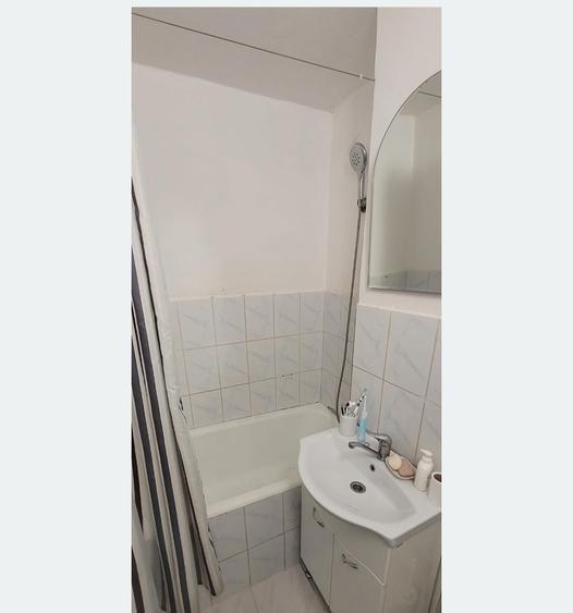 Apartament cu 3 camere semidecomandat în Exterior Vest