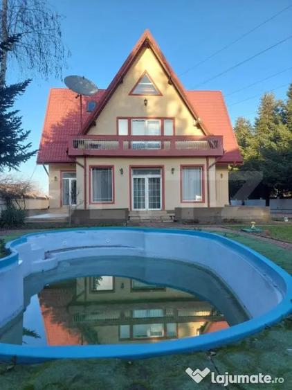 Casă cu 7 camere cu Teren 3800 Mp în Albert
