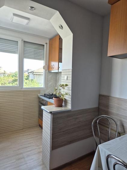 Apartament cu 3 camere decomandat în Exterior Vest