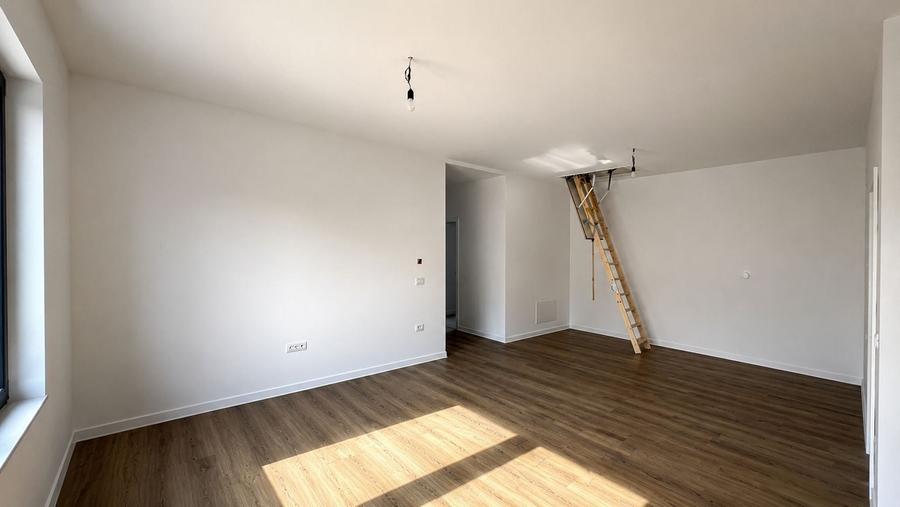 Duplex cu 3 camere cu Canalizare în Moșnița Nouă