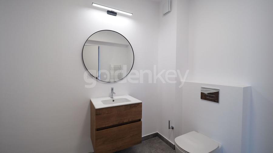 Apartament cu 4 camere semidecomandat în Băneasa