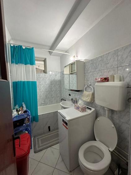 Apartament cu 3 camere semidecomandat în Lujerului