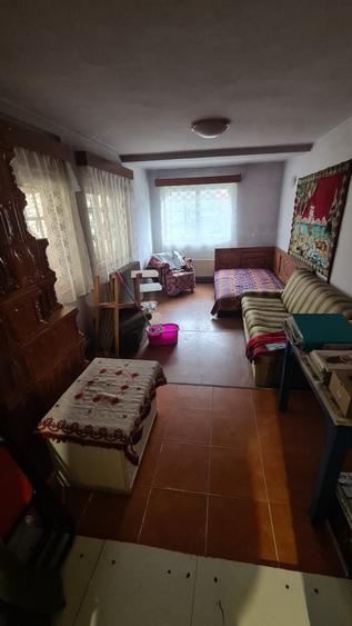 Casă individuală cu 9 camere cu Teren 1000 Mp în Lancrăm