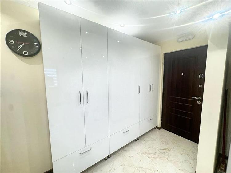 Apartament cu 2 camere semidecomandat, mobilat în Enachiță Văcărescu