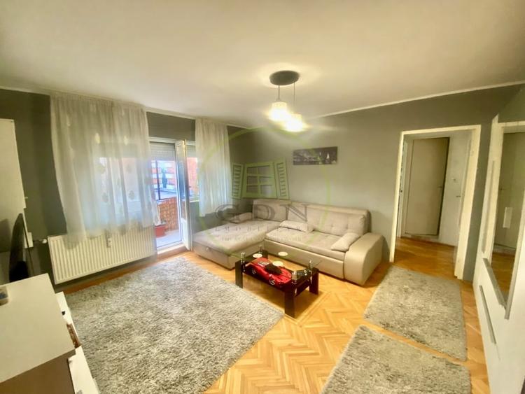 Apartament cu 3 camere semidecomandat în Rogerius