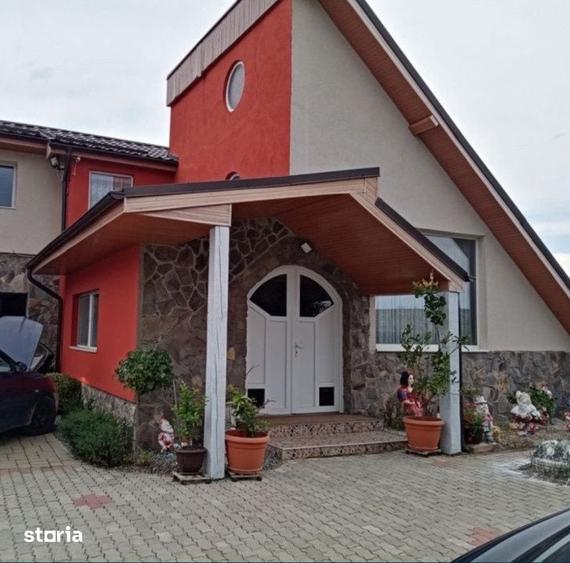 Casă cu 5 camere cu Teren 660 Mp în Jucu