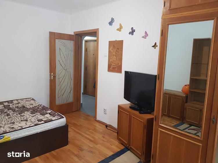 Garsonieră decomandată în Tei