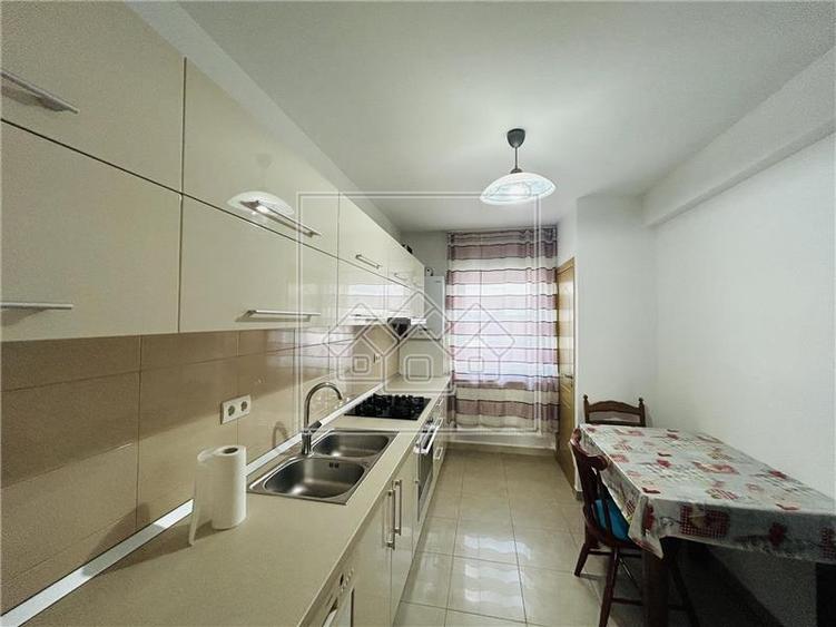 Apartament cu 3 camere decomandat în Șelimbăr
