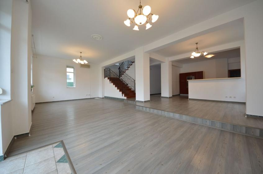 Casă individuală cu 7 camere cu Garaj în Herăstrău