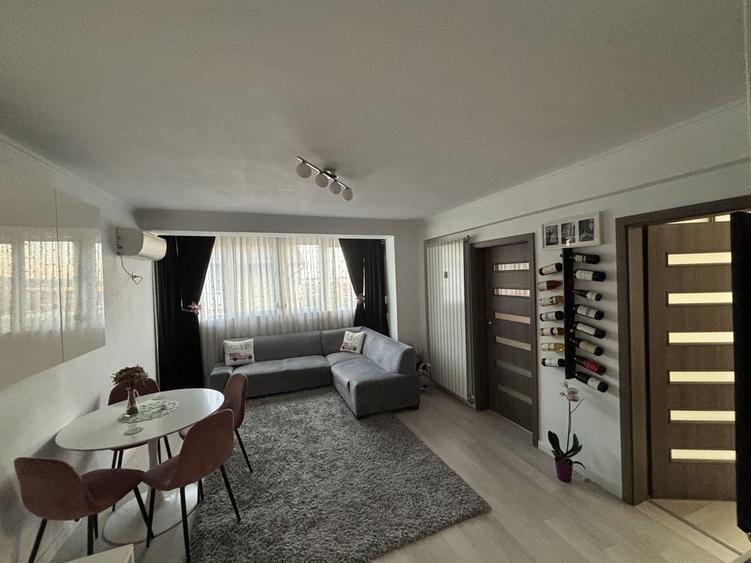 Apartament cu 3 camere decomandat în Nufărul
