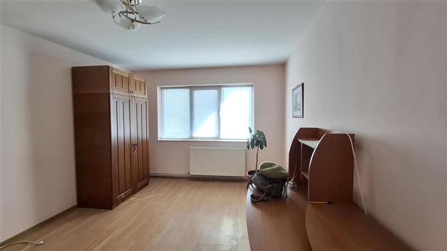 Apartament cu 2 camere semidecomandat în 9 Mai