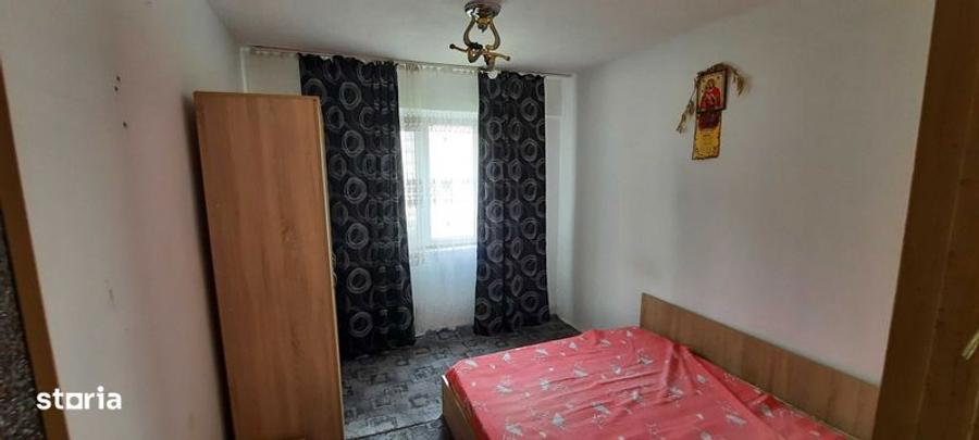 Apartament cu 3 camere semidecomandat în Vest