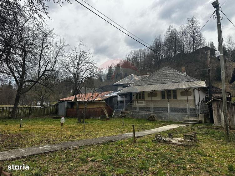Casă cu 3 camere în Prislop