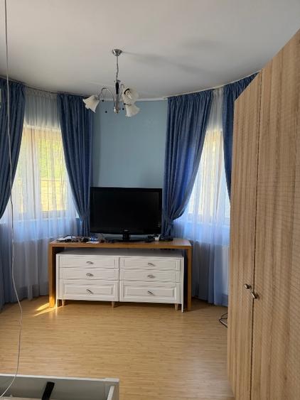 Casă individuală cu 7 camere cu Canalizare în Valea Adâncă