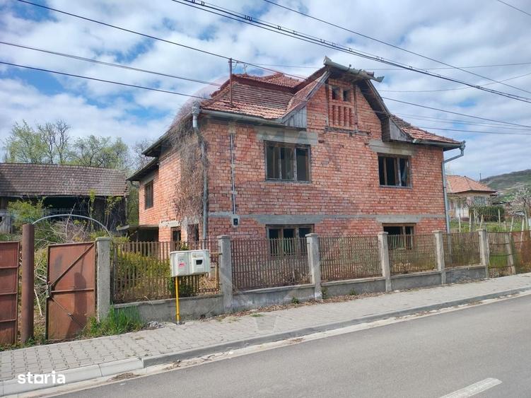 Casă cu 4 camere în Central