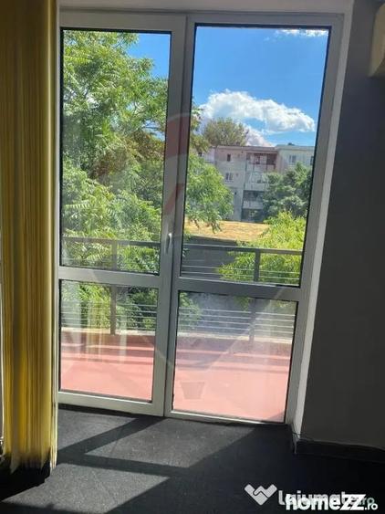 Casă cu 5 camere cu Teren 188 Mp în Vitan