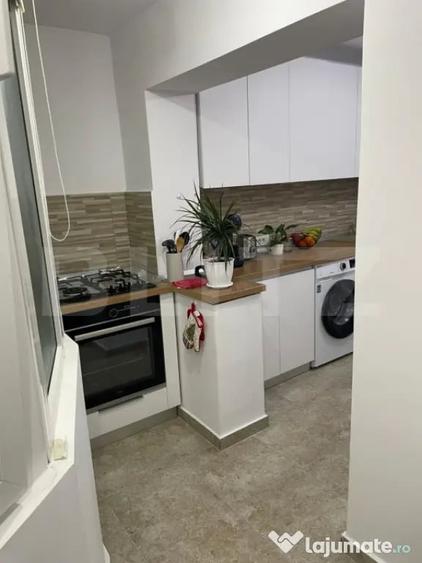 Apartament cu 3 camere semidecomandat în Micro 5