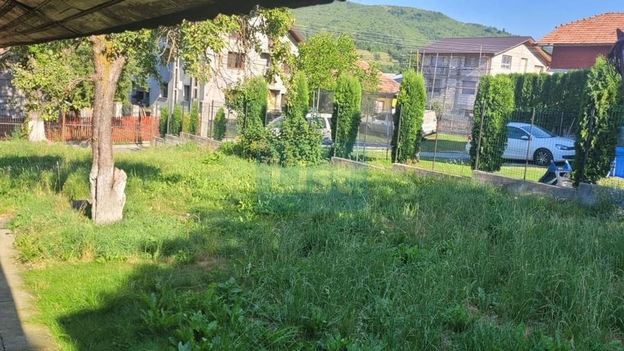 Casă cu 6 camere cu Garaj în Valea Doftanei