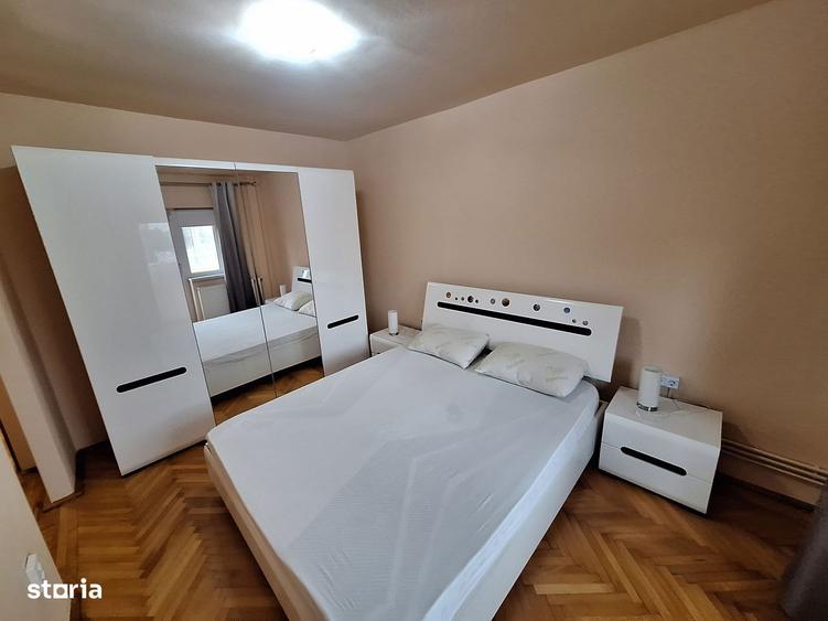 Apartament cu 3 camere decomandat, mobilat în Girocului