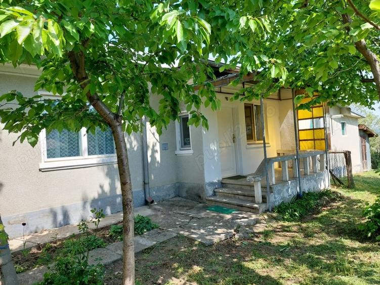 Casă cu 2 camere cu Teren 616 Mp în Drăgășani