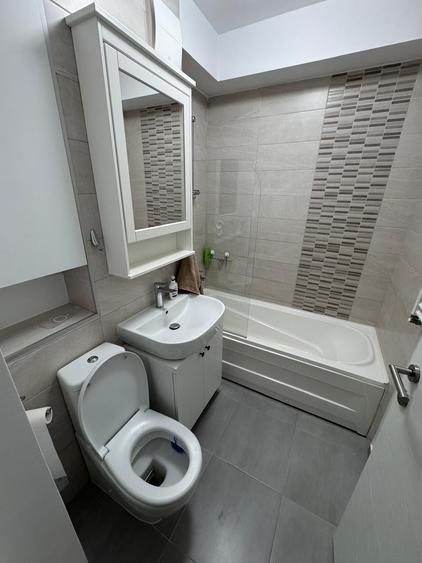 Apartament cu 3 camere semidecomandat în Militari