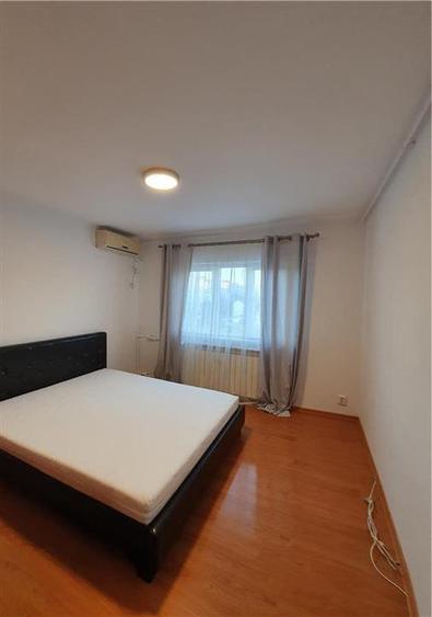 Apartament cu 3 camere decomandat, mobilat în Brâncoveanu
