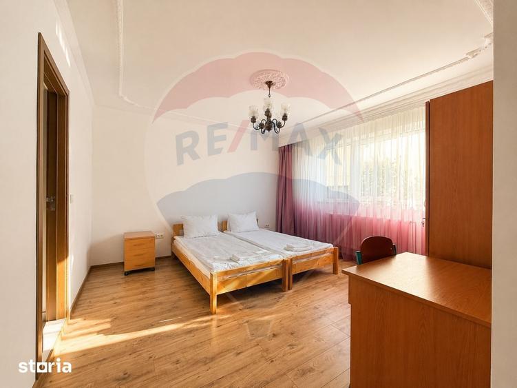 Casă cu 9 camere cu Teren 472 Mp în CFR