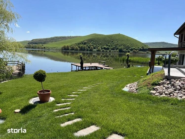 Vila moderna cu piscina pe lac l la cheie l 2530 mp teren l Geaca-CLuj - 1