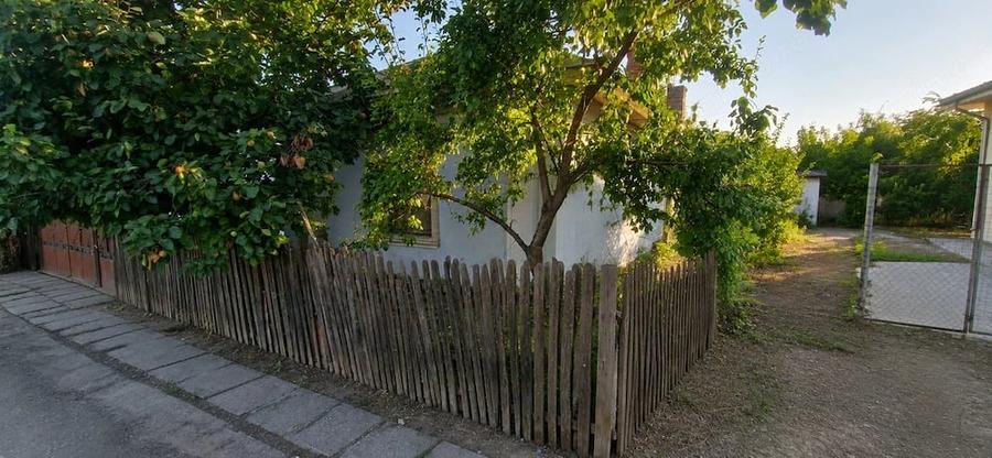 Casă cu Teren 484 Mp în Central