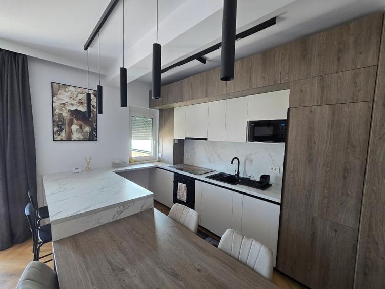 Apartament cu 2 camere semidecomandat, mobilat în Aradului
