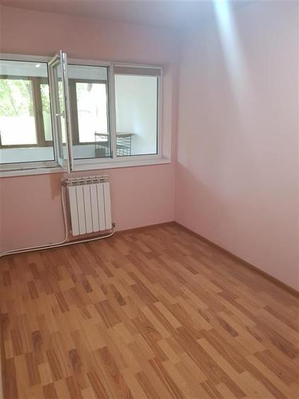 Apartament cu 3 camere semidecomandat în Marna