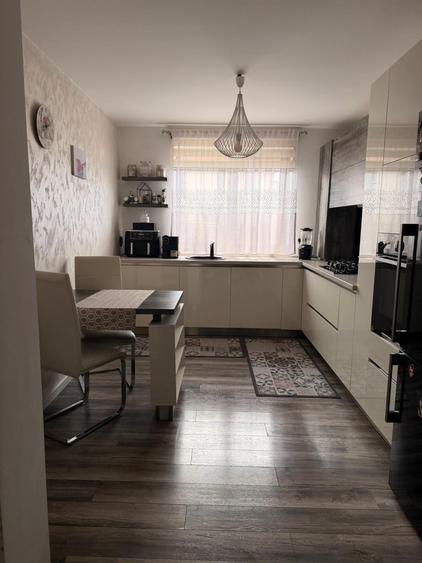 Duplex cu 3 camere cu Canalizare în Est
