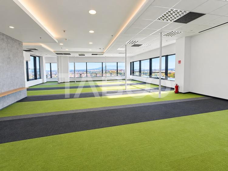 Birou, de 417 mp, în Central
