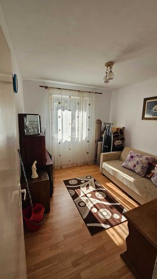 Apartament cu 2 camere nedecomandat în Caragiale