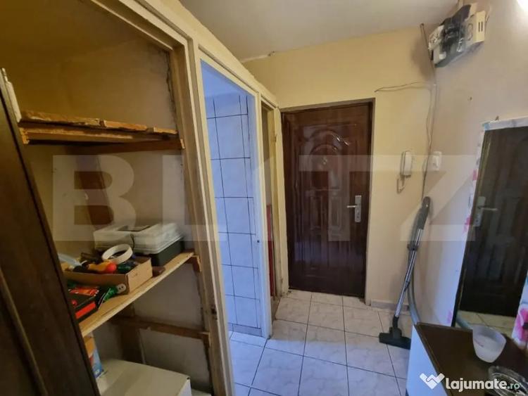 Apartament cu 2 camere semidecomandat în Craiovița Nouă