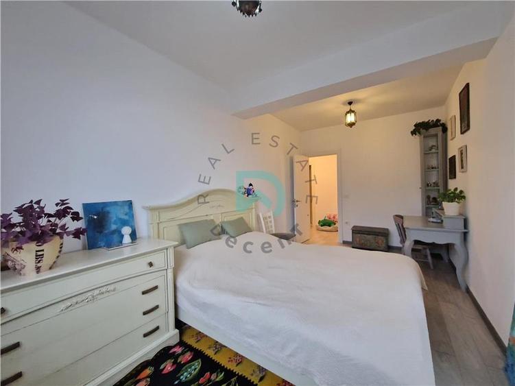 Apartament cu 3 camere decomandat în Tractorul