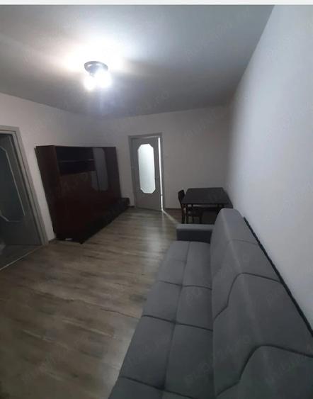 Apartament cu 3 camere decomandat în Cornișa