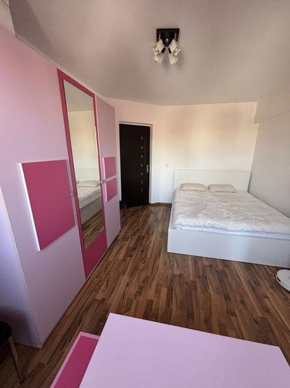 Apartament cu 3 camere decomandat în Turnișor