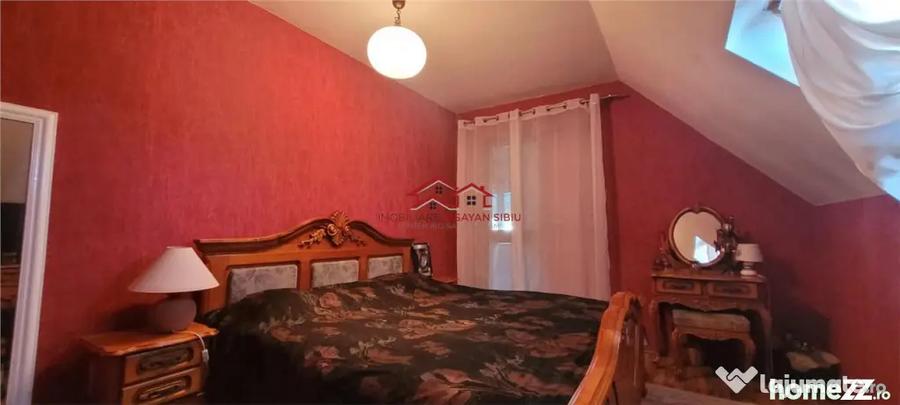 Casă cu 9 camere cu Canalizare în Traian