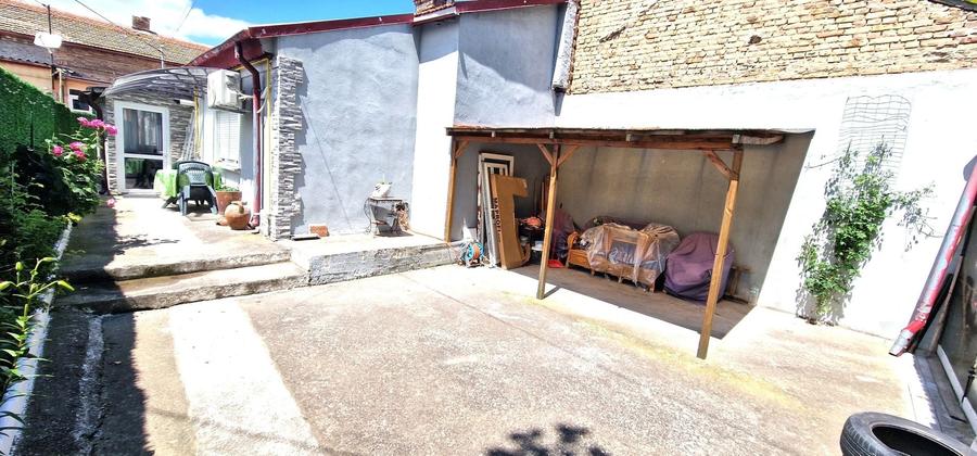 Casă individuală cu 3 camere cu Canalizare în Central