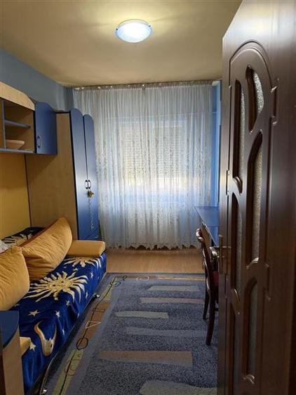 Apartament cu 4 camere decomandat, mobilat în 9 Mai