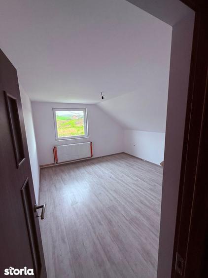 Casă cu 5 camere cu Teren 1000 Mp în Ceuaș