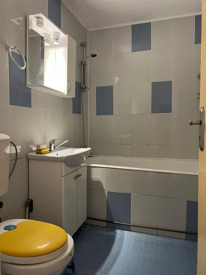 Apartament cu 3 camere decomandat în Micro 3