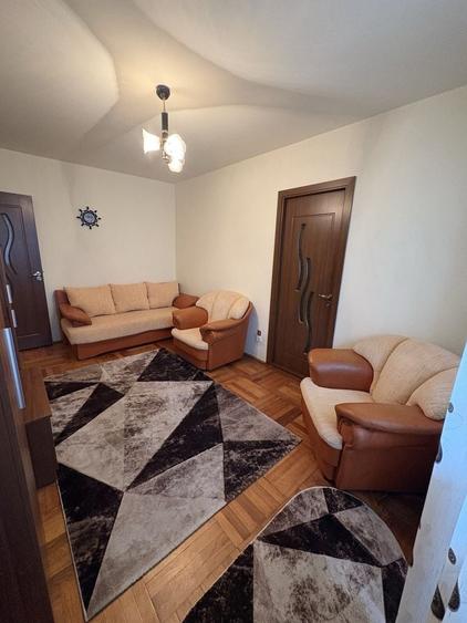 Apartament cu 2 camere semidecomandat în Crâng