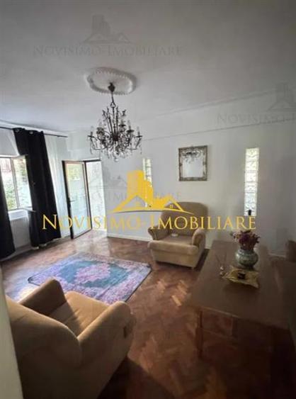 Casă individuală cu 6 camere cu Teren 2000 Mp în Central